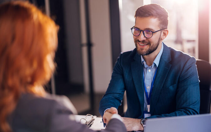 Student sammelt praktische Erfahrung im Risk and Insurance Studium Student sammelt praktische Erfahrung im Risk and Insurance Studium