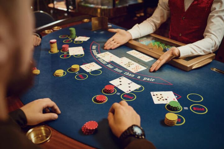 Croupier organisiert Spiel