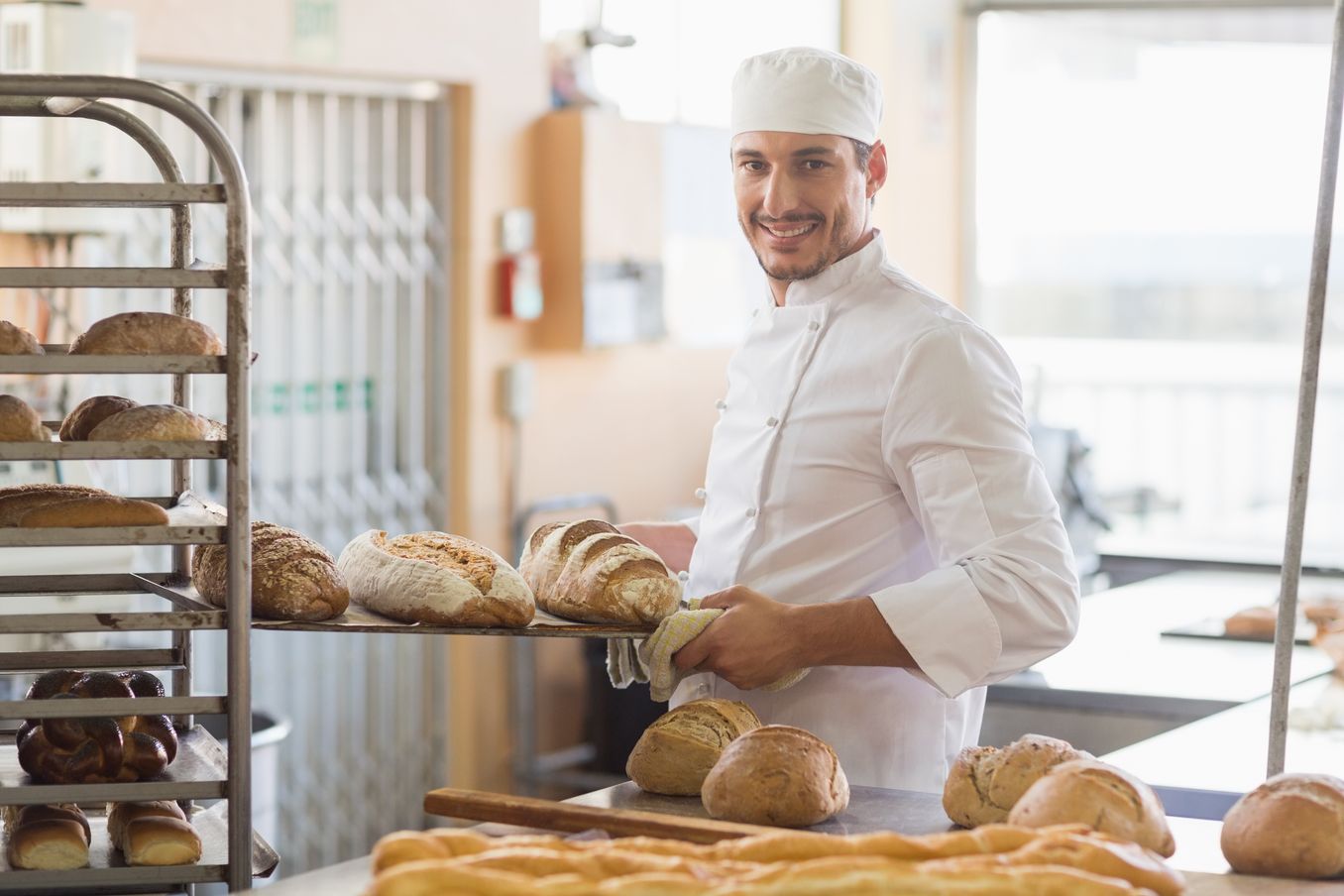 Bäcker beim backen