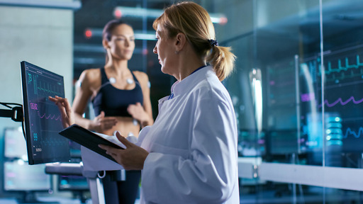 Sportmedizin Studium – Patientin wird getestet Sportmedizin Studium – Patientin wird getestet