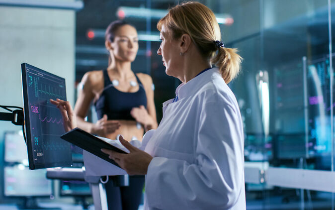 Sportmedizin Studium – Patientin wird getestet Sportmedizin Studium – Patientin wird getestet