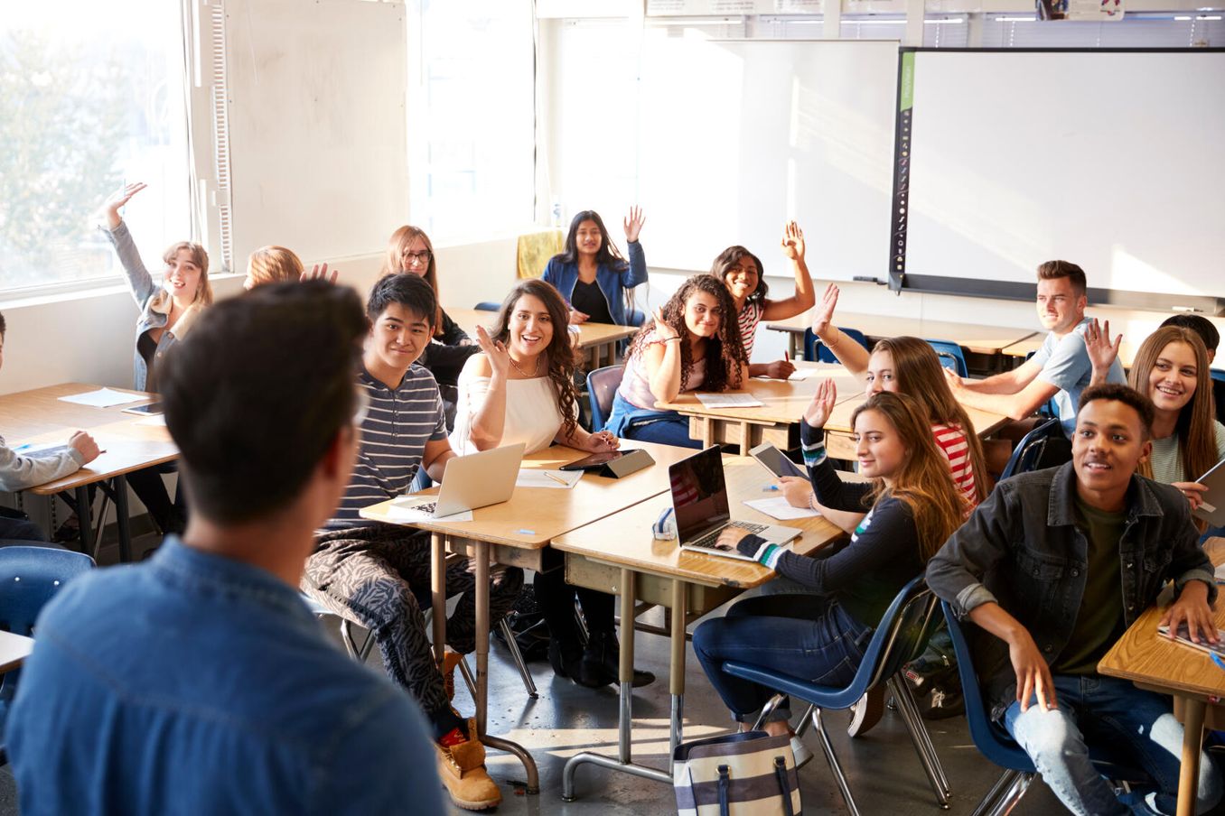 Angehender Lehrer absolviert nach der Regelstudienzeit sein Referendariat im Klassenzimmer