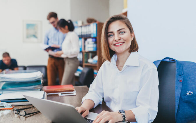 Bachelorarbeit Plagiatsprüfung Studentin führt Bachelorarbeit Plagiatsprüfung durch