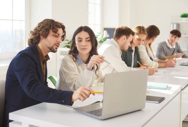 Studenten arbeiten an operationaler Definition