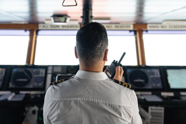 Kapitän auf Schiff