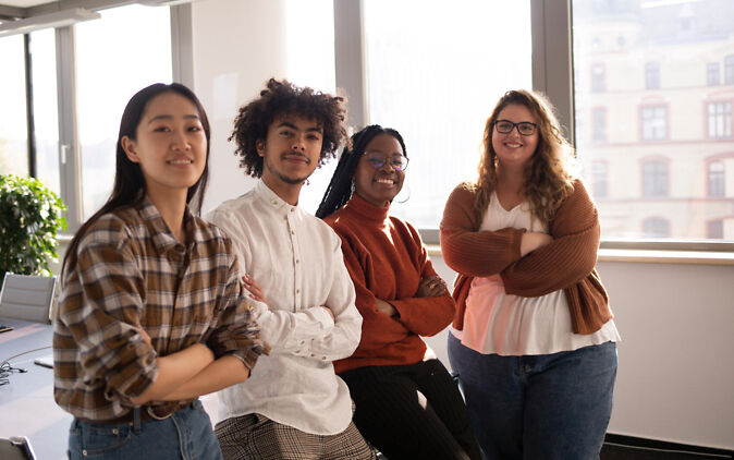 Studium mit Fachhochschulreife – Vier Studierende einer Fachhochschule Studium mit Fachhochschulreife –  Vier Studierende einer Fachhochschule