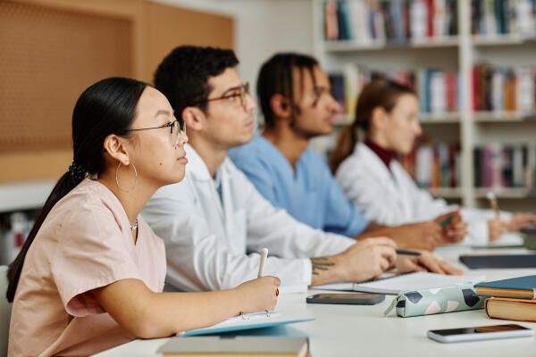 Skalen – Studenten in Vorlesung