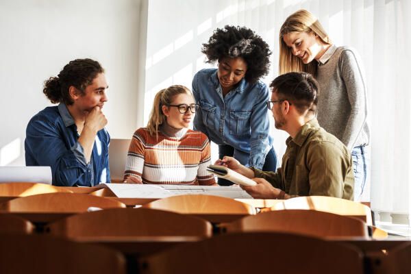 Studiengaenge ohne Abitur – Studierende unterhalten sich