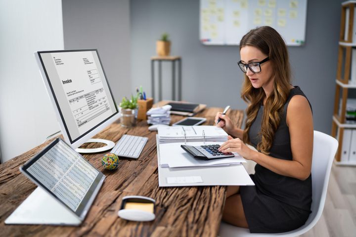 Finanzwirtin bei der Arbeit