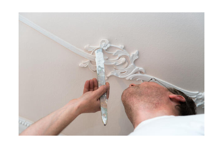 Vergolder bereitet Stuck vor.jpeg