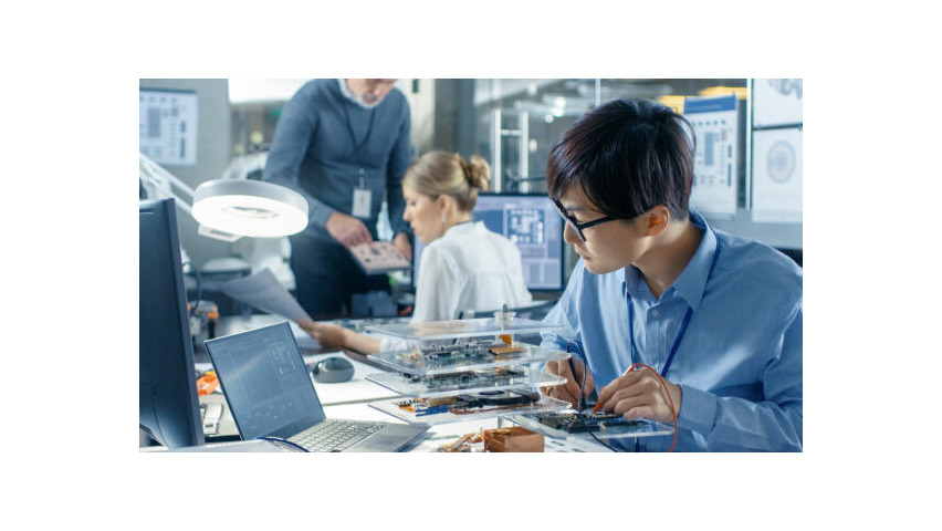 Mikrotechnologe bei der Arbeit