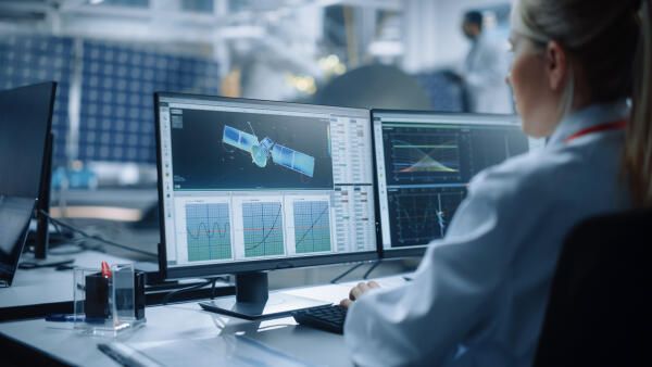 Studentin der Luft und Raumfahrttechnik