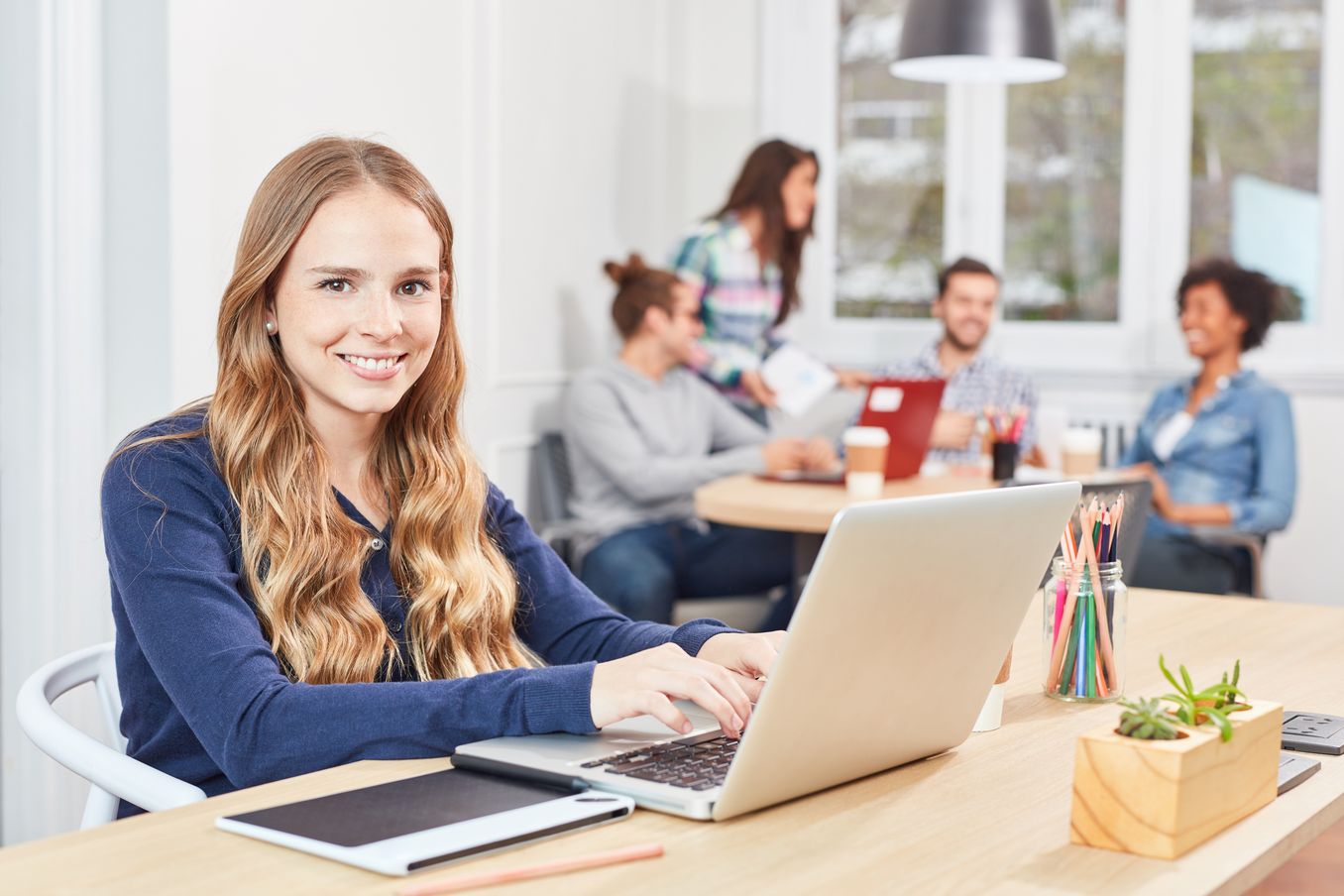 Studentin im Kommunikationsdesign