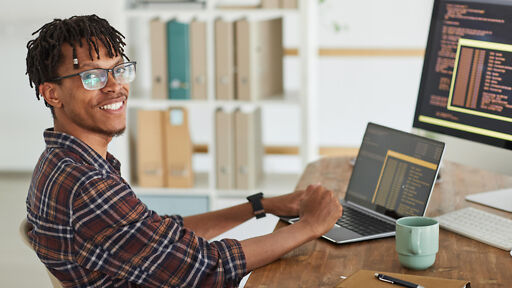 Student lernt für sein Statistik Studium Student lernt fuer sein Statistik Studium