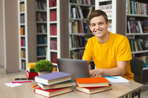 Lachender Studierender.jpeg