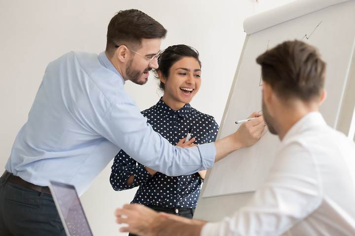 Studierende bekommen ein professionelles Bachelorarbeit Coaching