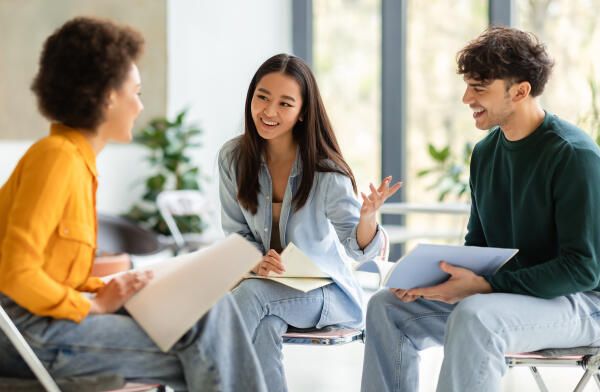 Studenten besprechen Inhaltsvalidität ihres Fragebogens