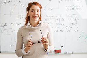 Dozentin erfüllt die nötigen Voraussetzungen um zu lehren Dozentin erfuellt die nötigen Voraussetzungen um zu lehren