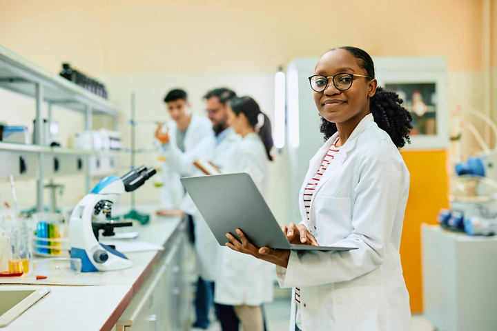 Studentin wählt Experiment als Bachelorarbeit Methodik