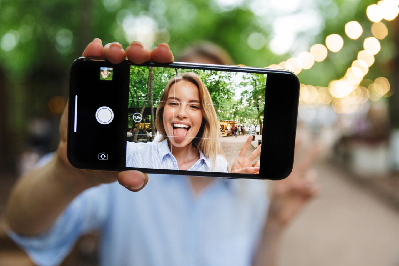 Influencerin dreht ein Video