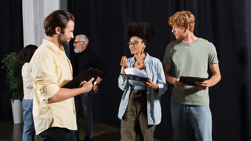 Dramaturg Dramaturg