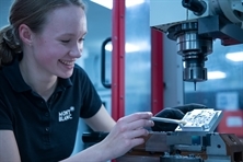 Azubi Interview mit Jana (3. Lehrjahr - Werkzeugmechanikerin)