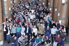 2800 Mitarbeiter. 28 Nationen. Ein Team.
