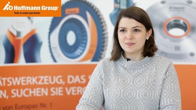 Auszubildende Mediengestalterin Digital und Print bei der Hoffmann Group Auszubildende Mediengestalterin Digital und Print bei der Hoffmann Group
