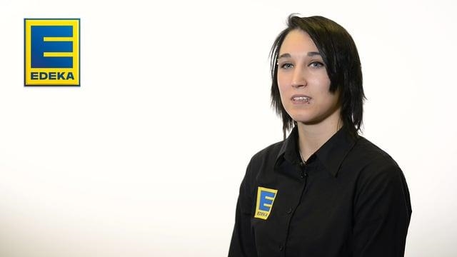 Auszubildende zur Berufskraftfahrerin bei EDEKA Auszubildende zur Berufskraftfahrerin bei EDEKA