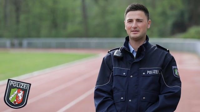 Oktay (31), Duales Studium zum Polizeikommissaranwärter bei der Polizei Nordrhein Westfalen Oktay (31), Duales Studium zum Polizeikommissaranwärter bei der Polizei Nordrhein Westfalen
