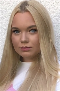 Anna-Lena (19), Kauffrau für Büromanagement