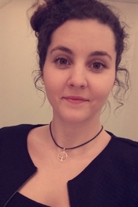 Alina  (20), Kauffrau für Büromanagement