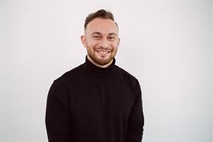 Fynn (26), Steuerfachangestellte/r