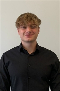 Joel (21), Versicherungswirtschaft