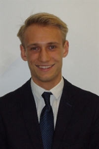 Ausbildung als Kaufmann im Einzelhandel bei der Hirmer Gruppe Ausbildung als Kaufmann im Einzelhandel bei der Hirmer Gruppe