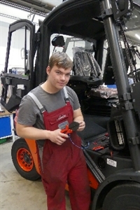 Simon (18), Land- und Baumaschinenmechatroniker