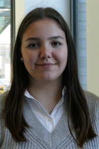 Julia (20), Kauffrau für Marketingkommunikation