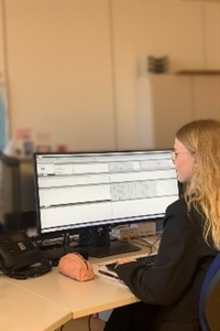 Nina, Industriekauffrau