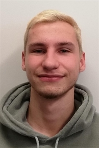 Erik (20), Chemielaborant