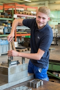 Ausbildung als Werkzeugmechaniker bei der Diehl Defence GmbH & Co. KG Ausbildung als Werkzeugmechaniker bei der Diehl Defence GmbH & Co. KG