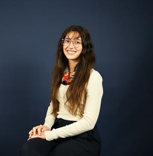 Aylin (21), Kauffrau für Büromanagement