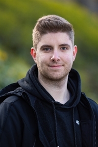 Merlin (22), Fachinformatiker für Anwendungsentwicklung