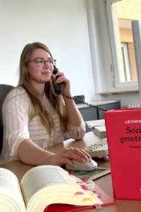 Hanna (21), Sozialversicherungsfachangestellte