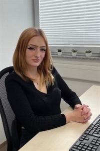 Celin (20), Kauffrau für Büromanagement