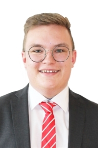 Michael Süß (19), Bankkaufmann