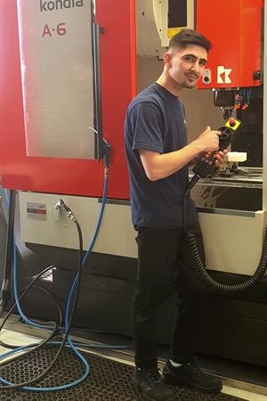 Ismat (20), Werkzeugmechaniker
