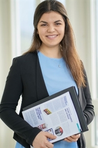 Ausbildung als Industriekauffrau bei der UHU GmbH & Co. KG Ausbildung als Industriekauffrau bei der UHU GmbH & Co. KG