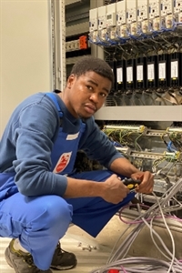 Sekou (22), Elektroniker/in - Betriebstechnik