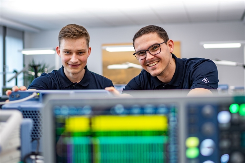 ROHDE & SCHWARZ GmbH & Co. KG Bild 1 ROHDE & SCHWARZ GmbH & Co. KG Bild 1