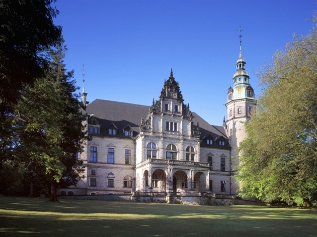 Bernd-Blindow-Gruppe: Die Schule Dr. Kurt Blindow in Bückeburg war die erste Schule der Blindow Gruppe. Sie wurde 1956 gegründet. Hauptsitz ist seitdem Bückeburg.